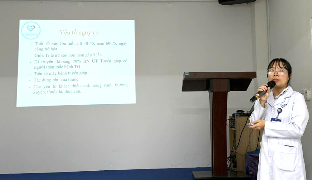 Tam Tri Quang Nam General Hospital organizes a seminar and free thyroid cancer screening for female union members on March 8. Photo: Nam Phuoc Trade Union.