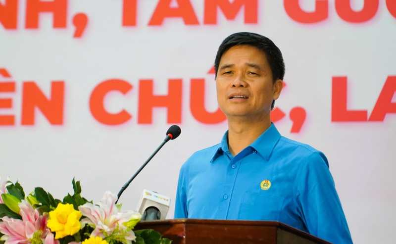 ゴ・ズイ・ヒエウ氏 - ベトナム労働総同盟副委員長がフェスティバルで指示演説。写真:ホアン・ビン