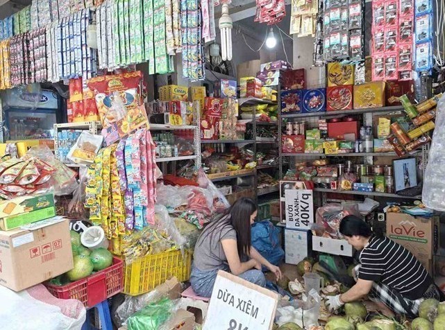 In case of selling goods and providing services in installment and deferred payment methods, it is one-time payment for selling goods and services, revenue does not include installment interest or deferred interest. Photo: Ha Vy