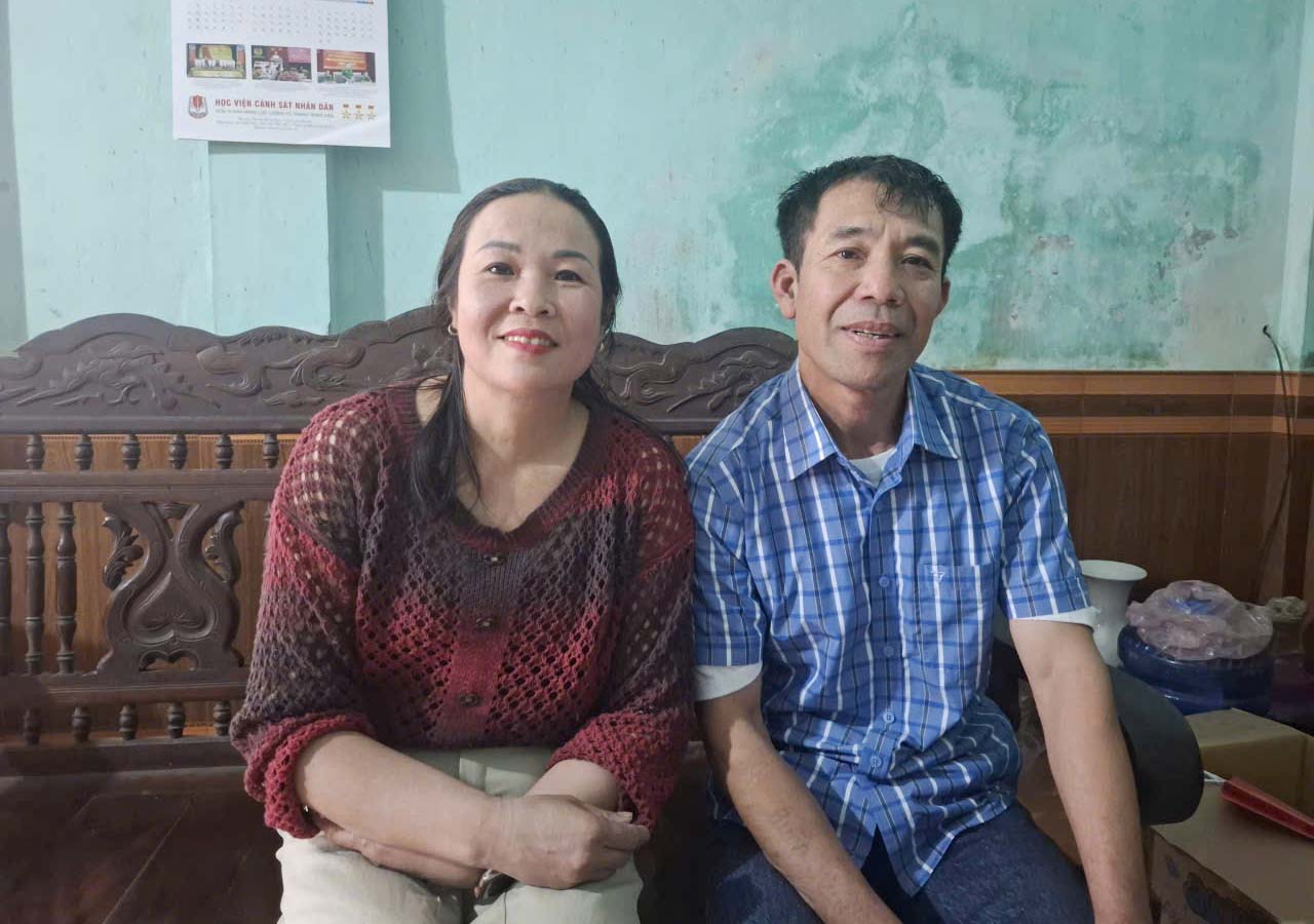 Vợ chồng chị Liên một đời vất vả để nuôi 3 con ăn học đại học, có nghề nghiệp ổn định. Ảnh: Trần Tuấn