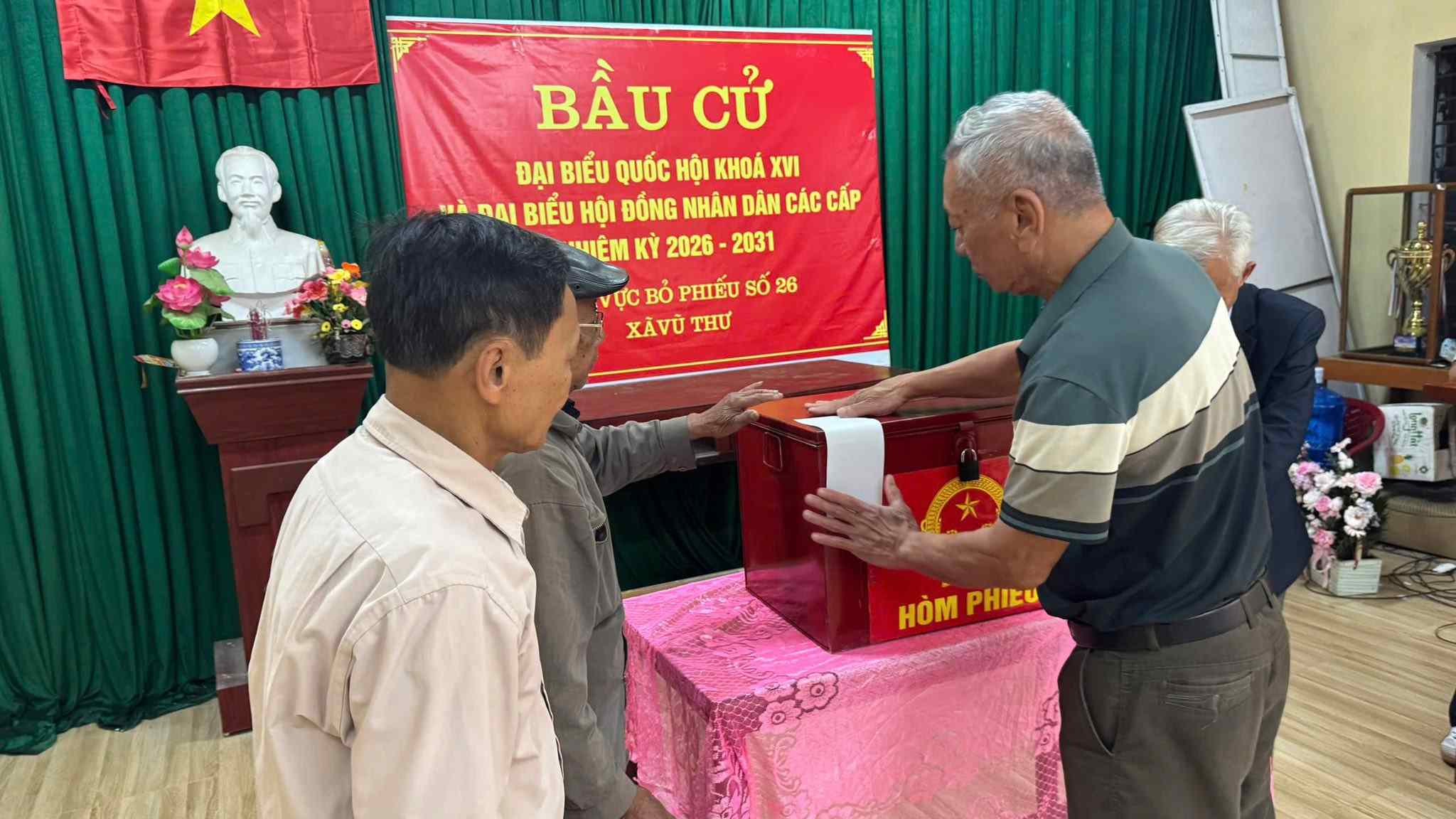 Election team in Vu Thu commune during the morning drill 8. 3. Photo: Vu Thu commune