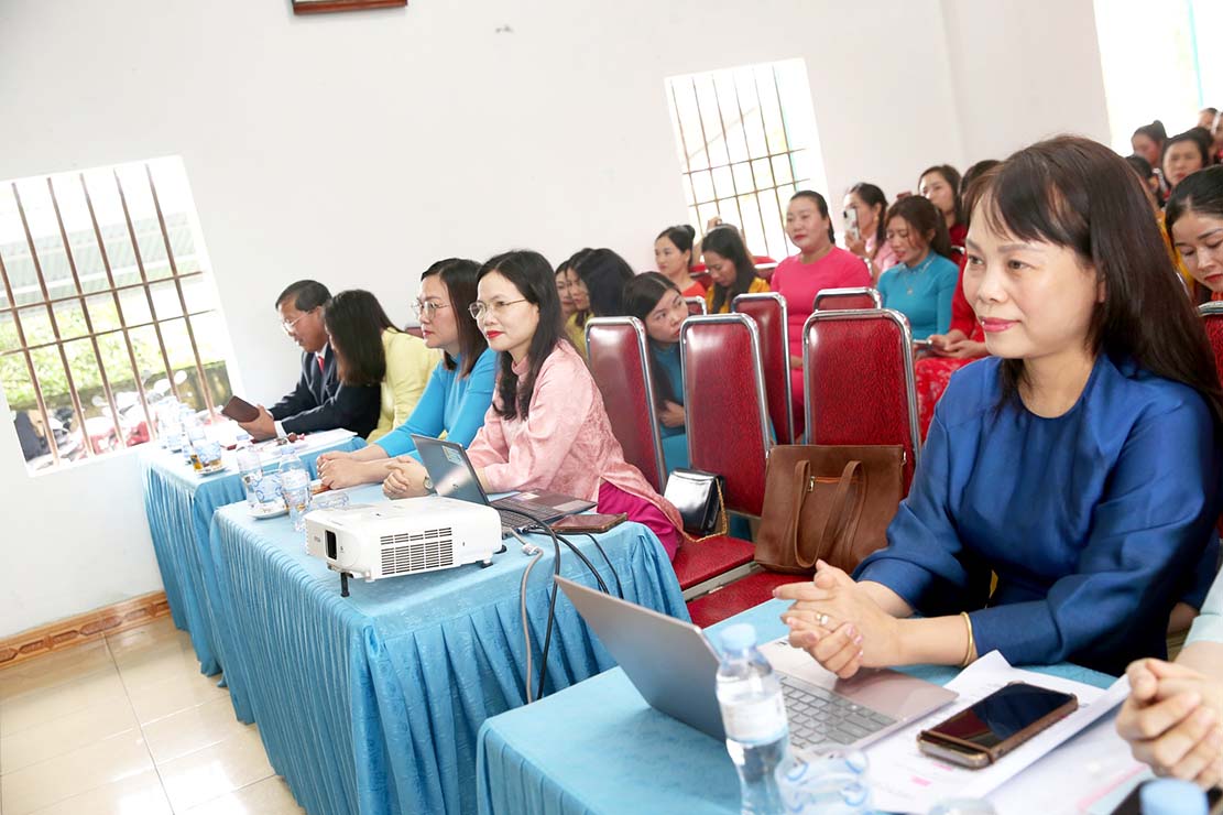 Các đại biểu tham dự tọa đàm. Ảnh: Ngọc Anh