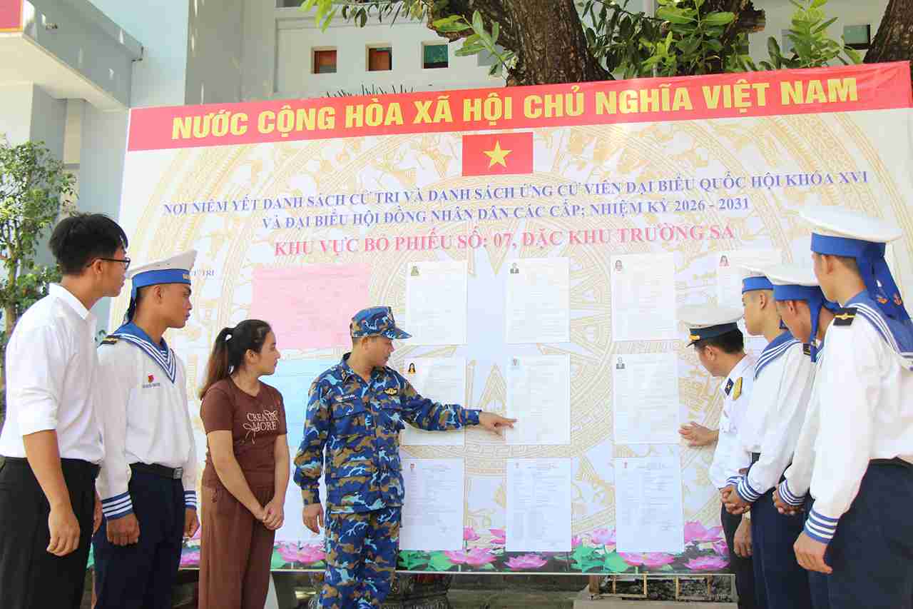 Sinh Ton Island is one of the 20 polling stations of the Truong Sa special zone organizing early elections. Photo: Duc Thu