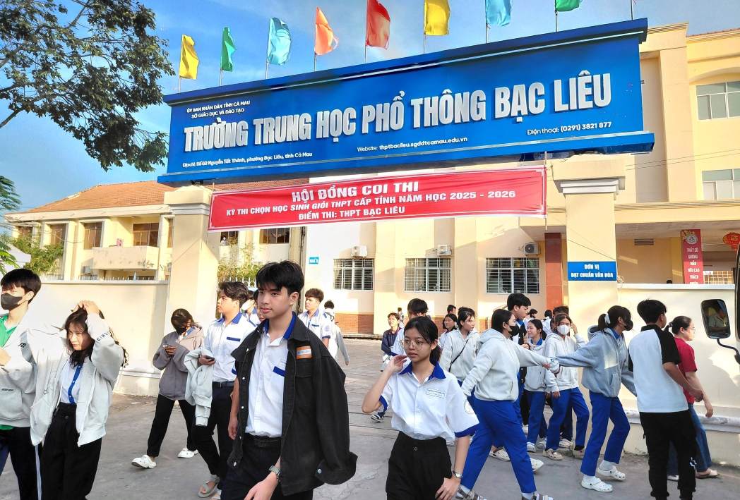 Các thí sinh tham gia kỳ thi học sinh giỏi tại Trường THPT Bạc Liêu, tỉnh Cà Mau. Ảnh: Nhật Hồ.