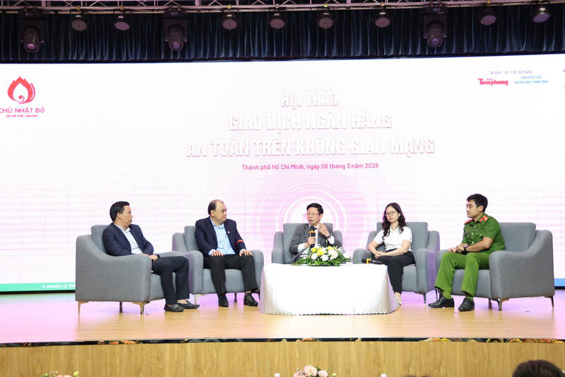  Hội thảo “Giao dịch ngân hàng an toàn trên không gian mạng”. Ảnh: Uyên Phương
