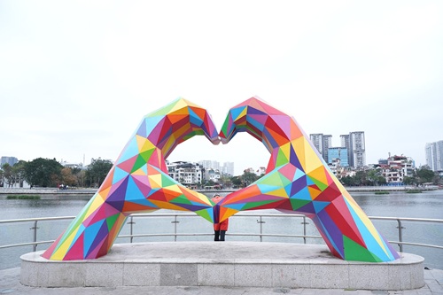 Một góc công trình cải tạo hồ Đống Đa sau khi hoàn thành nâng cấp. Ảnh: Bảo Ánh