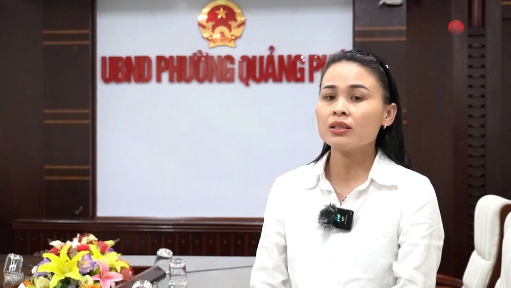 Bà Nguyễn Thị Ly, Chủ tịch Ủy ban Mặt trận Tổ quốc Việt Nam phường Quảng Phú. Ảnh: Nguyễn Linh