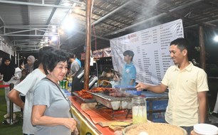 Đồng bào Chăm ở An Giang gìn giữ bản sắc kết hợp làm du lịch