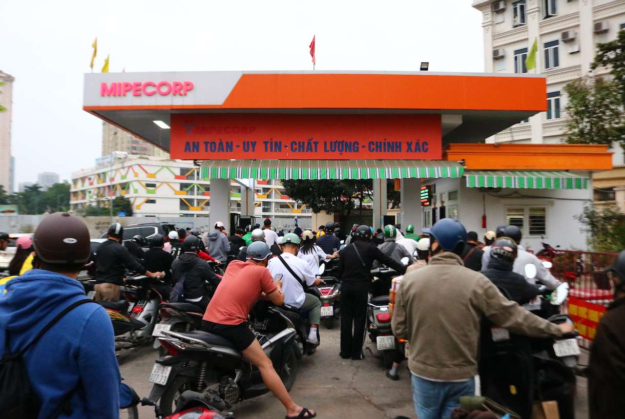Gasoline prices are forecast to continue to increase in the upcoming price adjustment session. Photo: Tuyet Lan