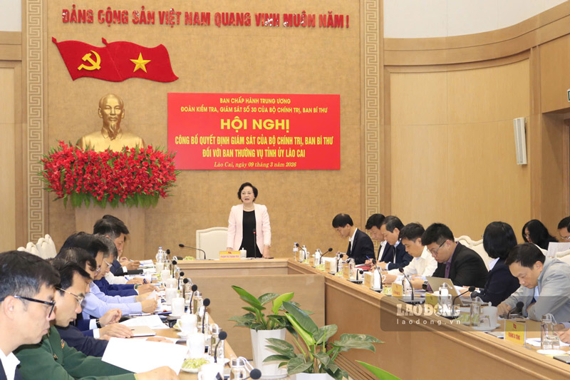 Deputy Prime Minister Pham Thi Thanh Tra speaks to direct at the Conference announcing the decision to inspect and supervise 2026 for the Standing Committee of the Lao Cai Provincial Party Committee. Photo: Van Duc.