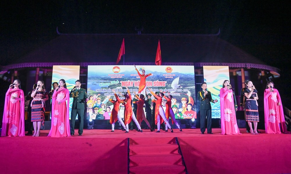 Country festival in the border area of Hue City. Photo: Vo Tien