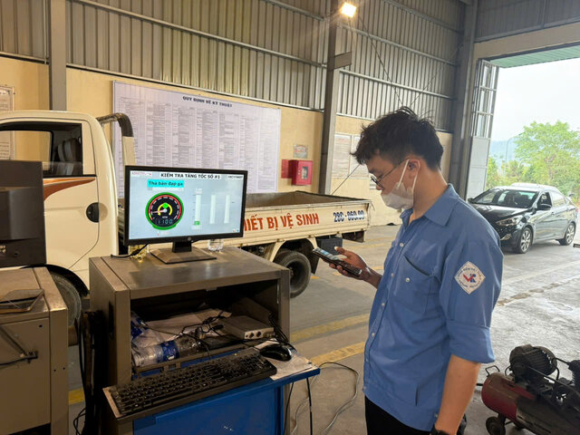 New process for checking diesel car emissions at registration. Photo: Minh Nguyen