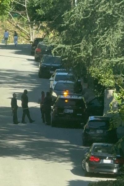 Cảnh sát đã có mặt tại hiện trường. Ảnh cắt từ video