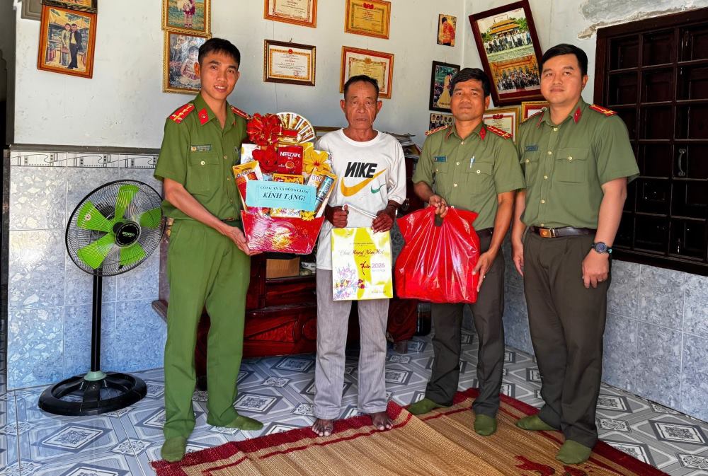 Người có uy tín sẽ tích cực tuyên truyền để bà con hiểu rõ ý nghĩa của cuộc bầu cử. Ảnh: Phạm Duy