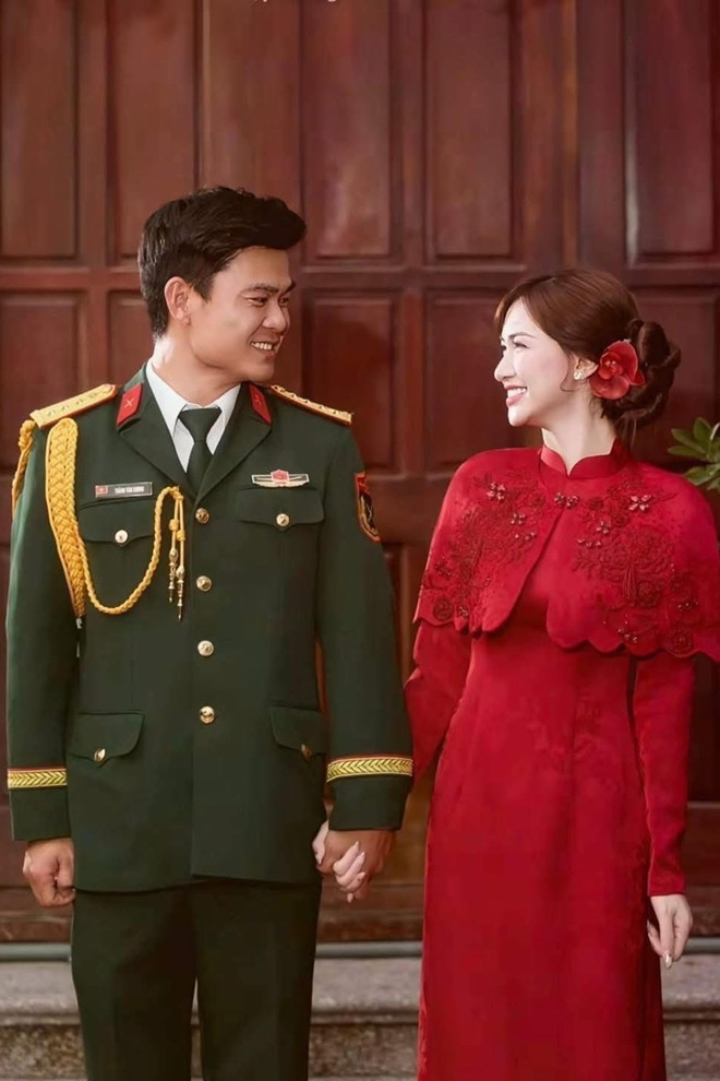 Hòa Minzy không đăng thêm clip về bạn trai Đại úy vì đã nhận về ý kiến trái chiều. Ảnh cắt từ video