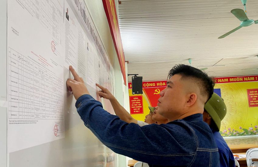 The fact that many workers and farmers participated in the election of delegates to the Lao Cai Provincial People's Council was highly appreciated by voters. Photo: Phan Tuan