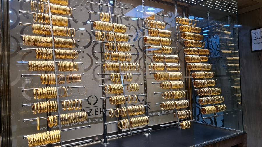 World gold prices on March 9, despite a sharp decrease, still maintained above 5,000 USD/ounce. Photo: Xinhua