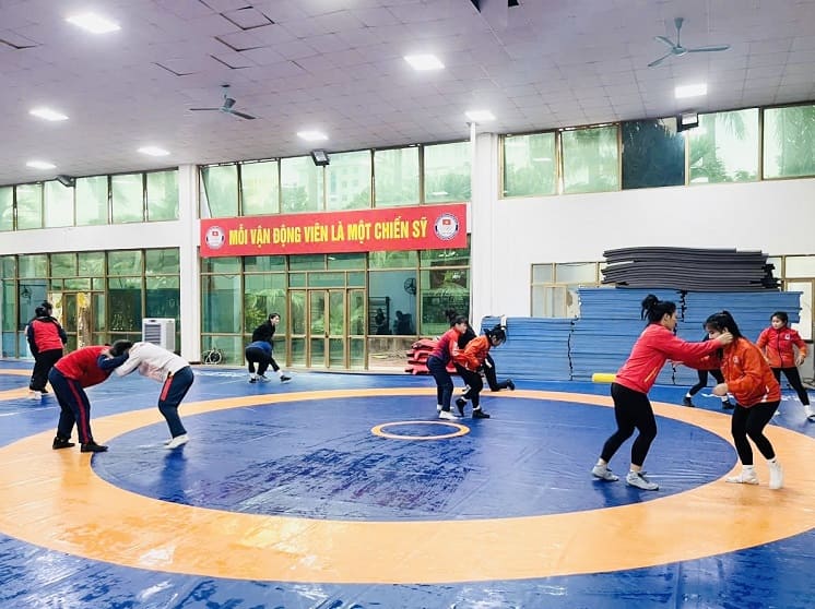 Vietnamese wrestling will prepare the best young force to participate in the Asian-level tournament right at home. Photo: Hoai Viet