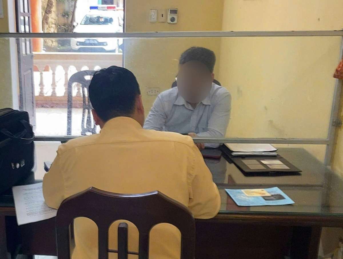 Driver B.T. K fined for parking in the wrong direction. Photo: Ninh Binh Provincial Police