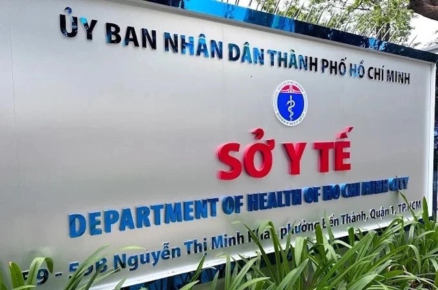 Inspectors of the Ho Chi Minh City Department of Health fine many violating establishments in medical examination and treatment activities. Photo: Medinet