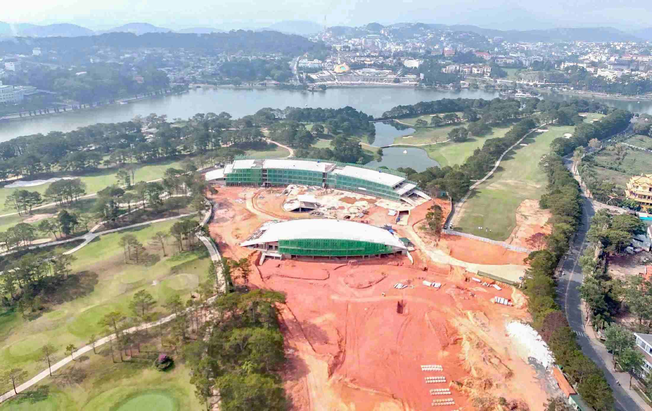 Dự án sân golf Đồi Cù gặp nhiều khó khăn cần được tháo gỡ. Ảnh: Phúc Khánh 