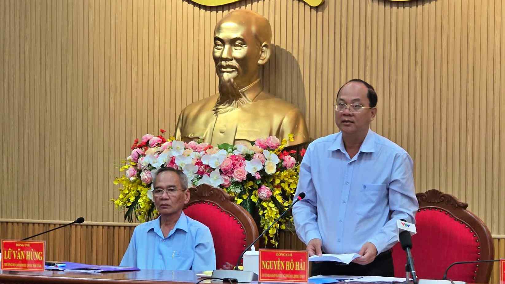 Bí thư Tỉnh uỷ Cà Mau Nguyễn Hồ Hải báo cáo với Đoàn công tác về công tác chuyển bị bầu cử tại Cà Mau. Ảnh: Nhật Hồ.