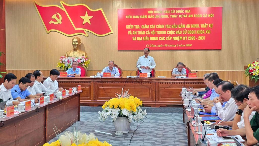 Vice Chairman of the National Assembly Tran Quang Phuong inspects election work in Ca Mau. Photo: Nhat Ho.