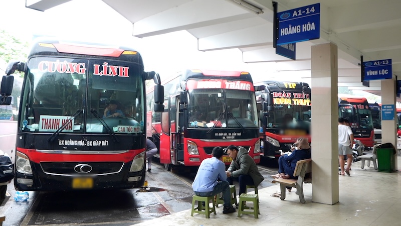 Gasoline and oil prices increase sharply, many bus companies still try to maintain stable fares