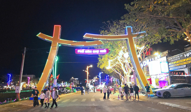 “Phố đêm Chợ Nhỏ” tại phường Pleiku. Ảnh: Thanh Tuấn 