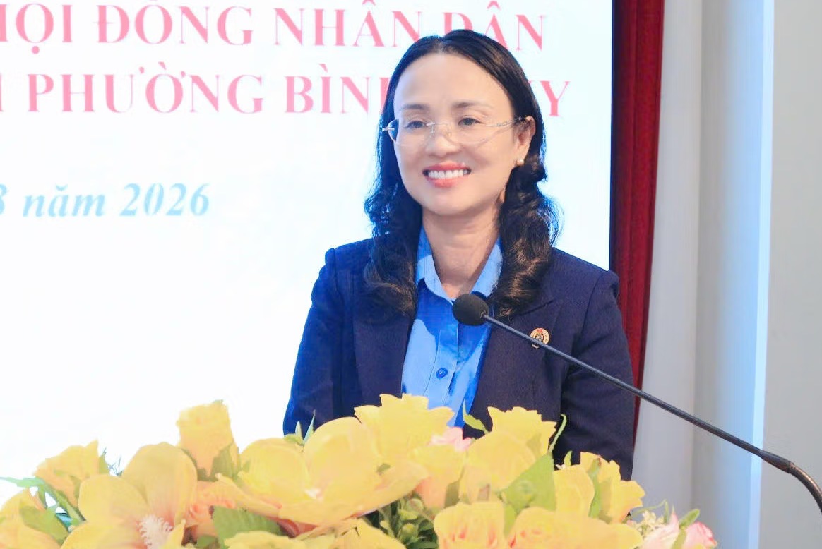 Candidate of Can Tho City People's Council, term XI, 2026 - 2031 Le Thi Suong Mai presents the action program. Photo: Huong Nha