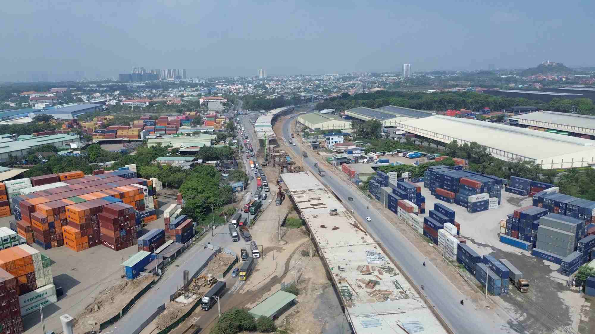 Đoạn Vành đai 3 hướng về đường Mỹ Phước - Tân Vạn.  Ảnh: Minh Quân