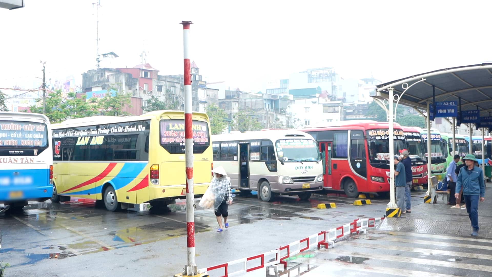 Doanh nghiệp vận tải đang theo dõi diễn biến giá xăng dầu để có phương án điều chỉnh. Ảnh: Huyền Anh