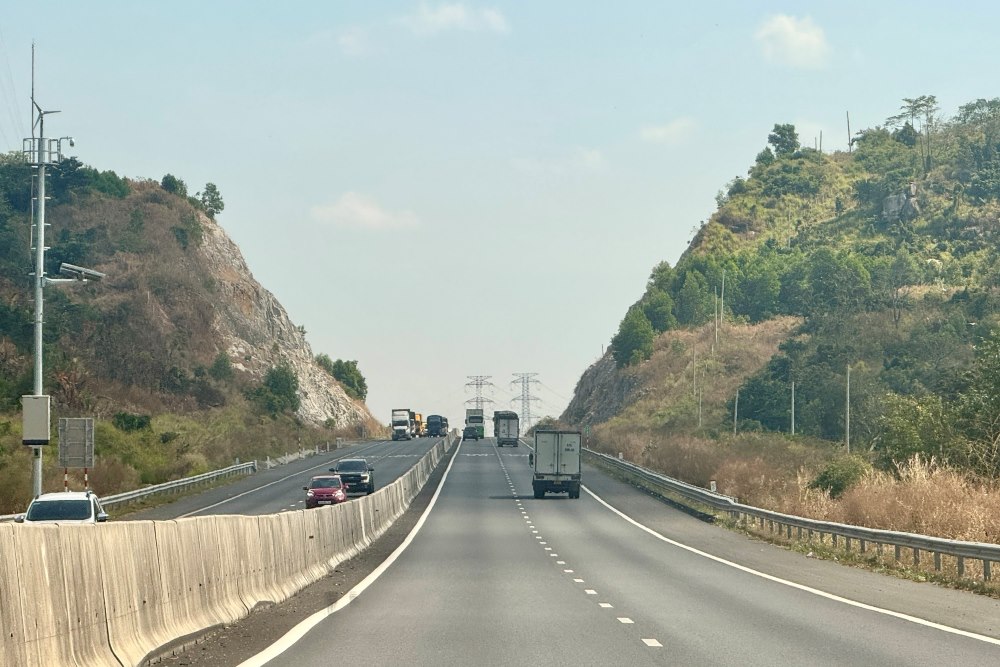 Các doanh nghiệp vận tải còn phải tốn thêm chi phí đường bộ khi cao tốc Phan Thiết - Dầu Giây thu phí từ đầu tháng 3.2026. Ảnh: Duy Tuấn 