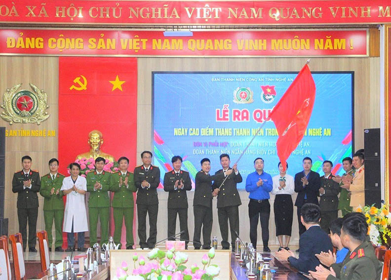 Nghe An Police Youth launched a campaign to respond to the Peak Day of the 2026 Youth Month. Photo: Ngoc Anh