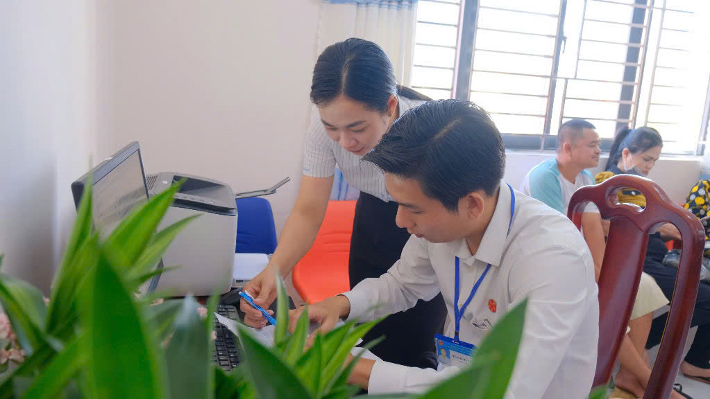 Many officials, civil servants, public employees, and laborers expect the base salary increase to help improve their lives. Photo: Phong Linh