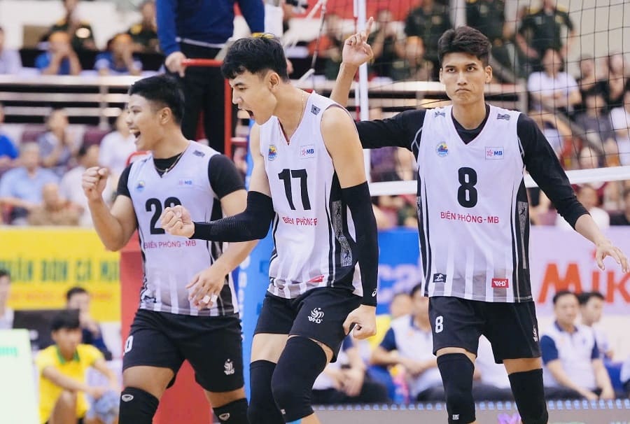 Foreign player Jakkrit (22) is likely to return to Vietnam to play for Bien Phong MB volleyball team. Photo: VFV