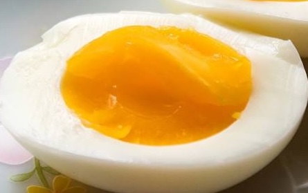 Delicious peach heart eggs, nutritious but there are things to pay attention to when eating. Photo: Kieu Vu