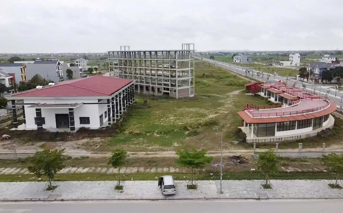 Thanh Hoa Provincial People's Committee decided to revoke the International Nursing and Nursing Vocational Training Center project (in Luu Ve commune) due to slow implementation and violations of land law. Photo: Quach Du