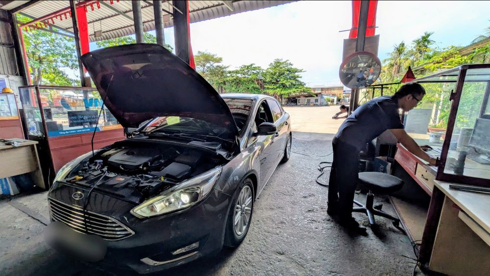 The vehicle registration facility was temporarily suspended from operation when it forced the vehicle owner to take the vehicle for repair and maintenance at designated maintenance and repair facilities. Photo: Anh Tu