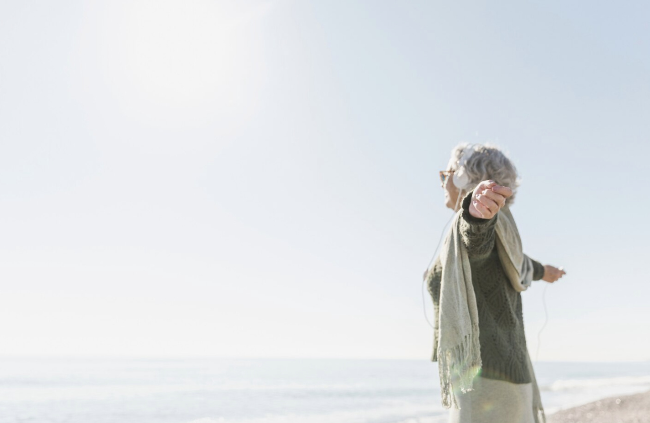 After age 55, many people find happiness from positive living habits. Photo: Thuy Duong