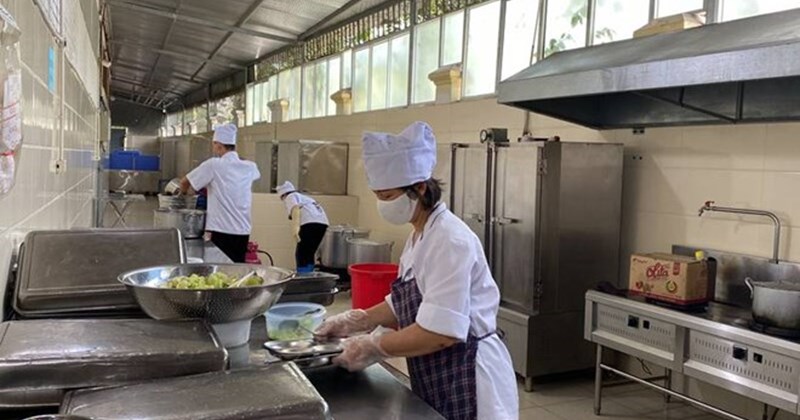 Thịt heo bệnh: Cần kiểm soát bữa ăn học đường