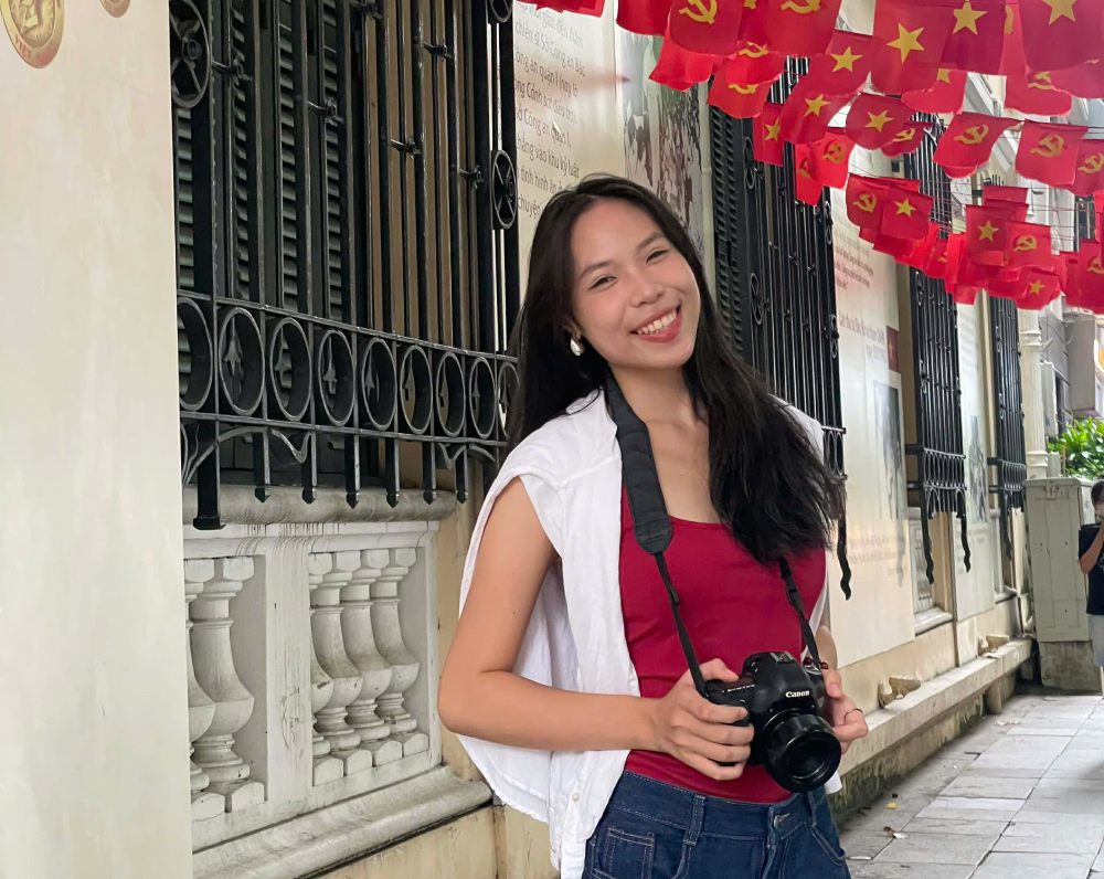 Chị Hải Đường bắt đầu cộng tác từ năm 3 với một cơ quan báo chí. Ảnh: NVCC