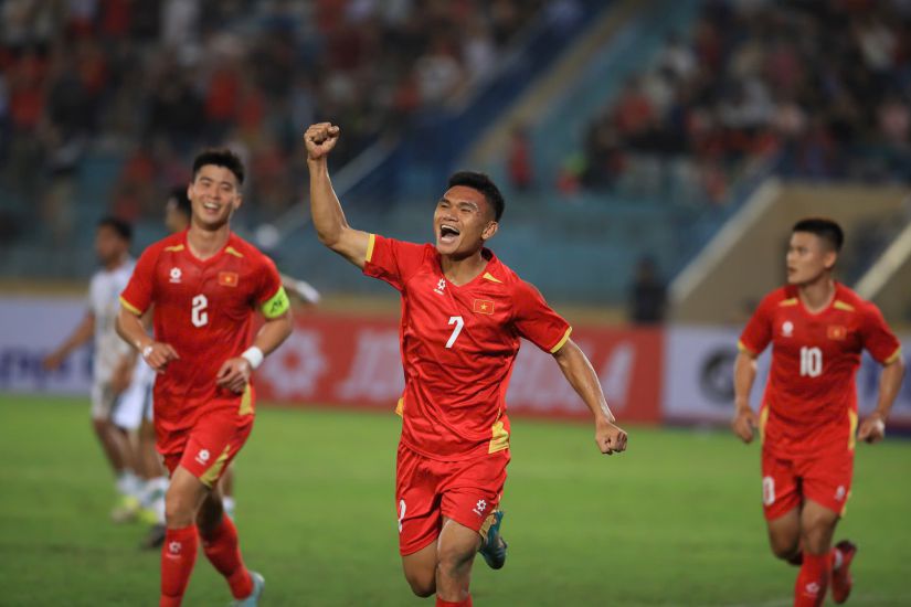 The Vietnamese team needs to prepare for the ASEAN Cup 2026 right now. Photo: Minh Dan