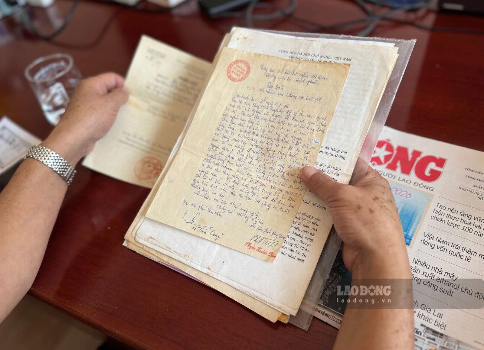 Biên bản làm việc giữa ông Dũng và phòng Tổ chức - Xã hội huyện Tuyên Hóa vào năm 1996. Ảnh: Công Sáng