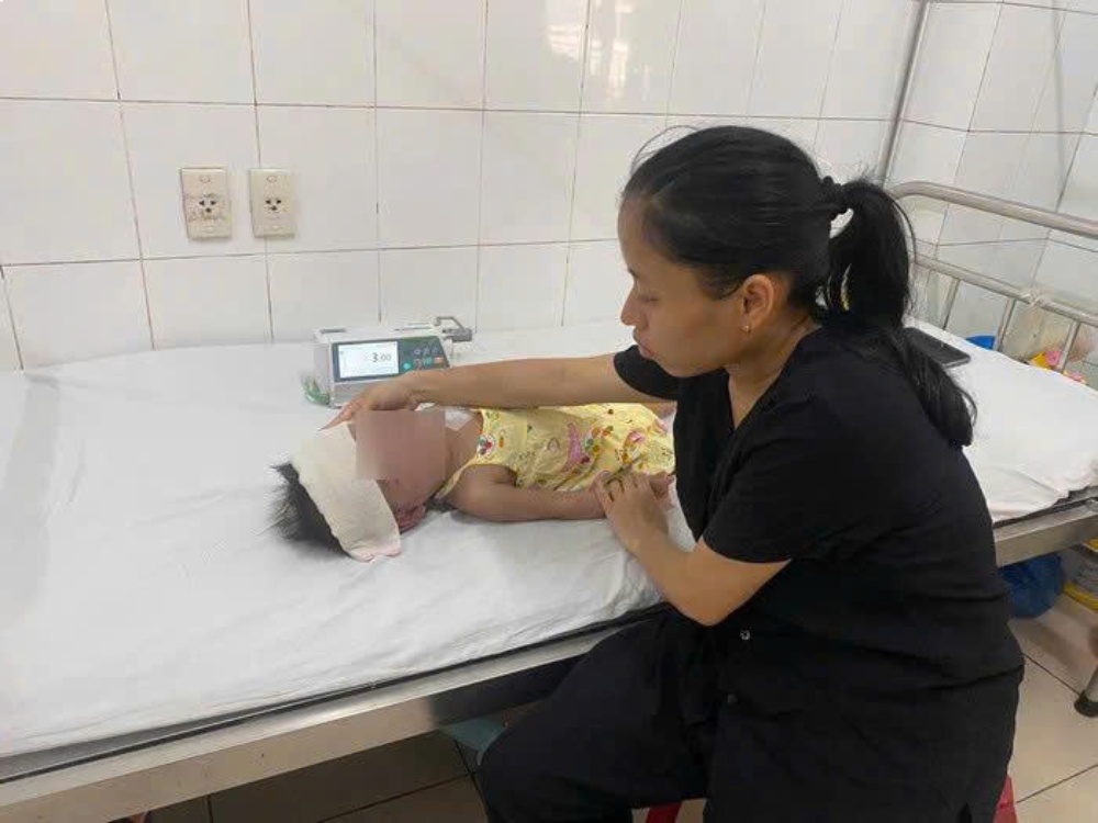 Để chăm con, chị Liên đã nghỉ việc từ tháng 8.2022. Ảnh: NVCC