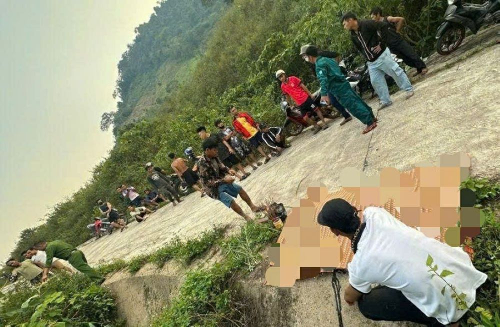 Returning from the fields and encountering an accident, when people discovered it, the wife had died, and the husband was seriously injured. Photo: H.Nguyen