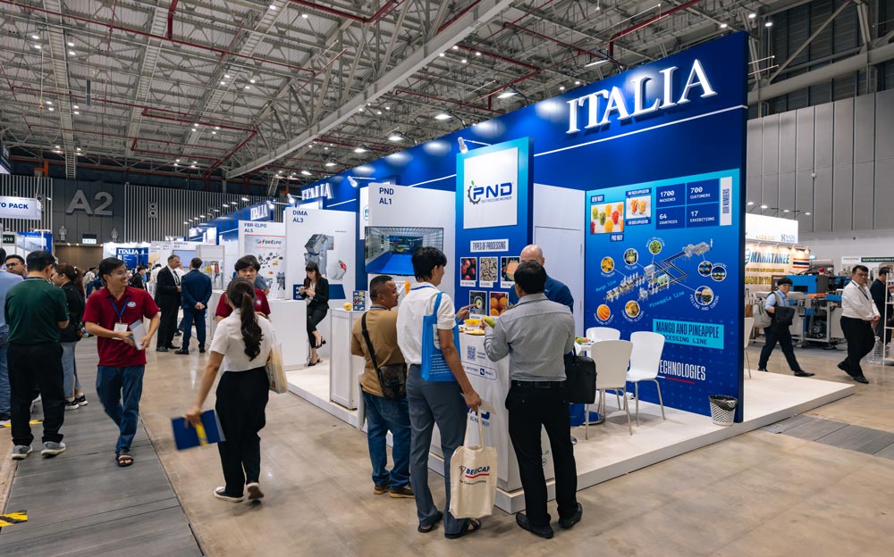 Vietnamese businesses visit the booth of the Italian Trade Office in Vietnam (ITA) at the exhibition. Photo: BTC