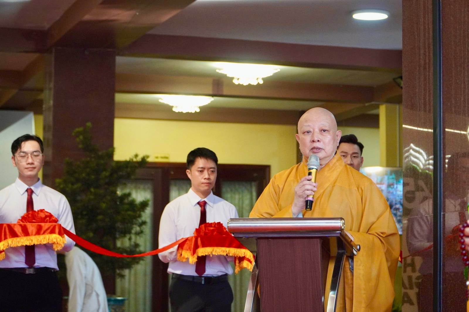 Hòa thượng Thích Lệ Trang phát biểu tại lễ khai mạc. Ảnh: Mai Anh.