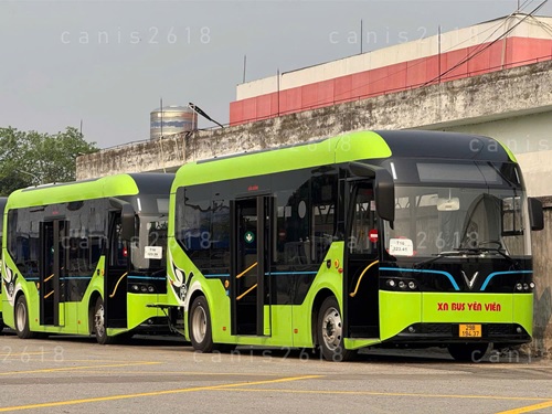 Hanoi invests in electric buses to replace a series of fossil fuel buses. Photo: Minh Hanh