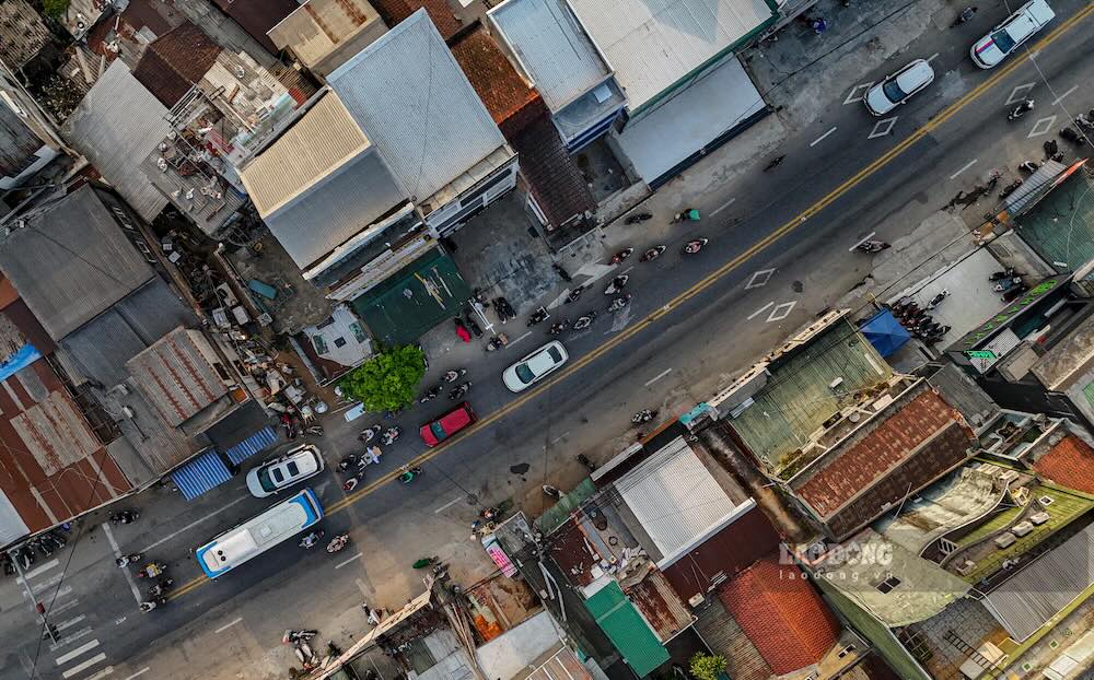 Dù kế hoạch khởi công được ấn định vào ngày 8.3, nhưng đến đầu tháng 4.2026, công trường vẫn “im ắng”, không có dấu hiệu thi công, gây lo ngại về tiến độ dự án.